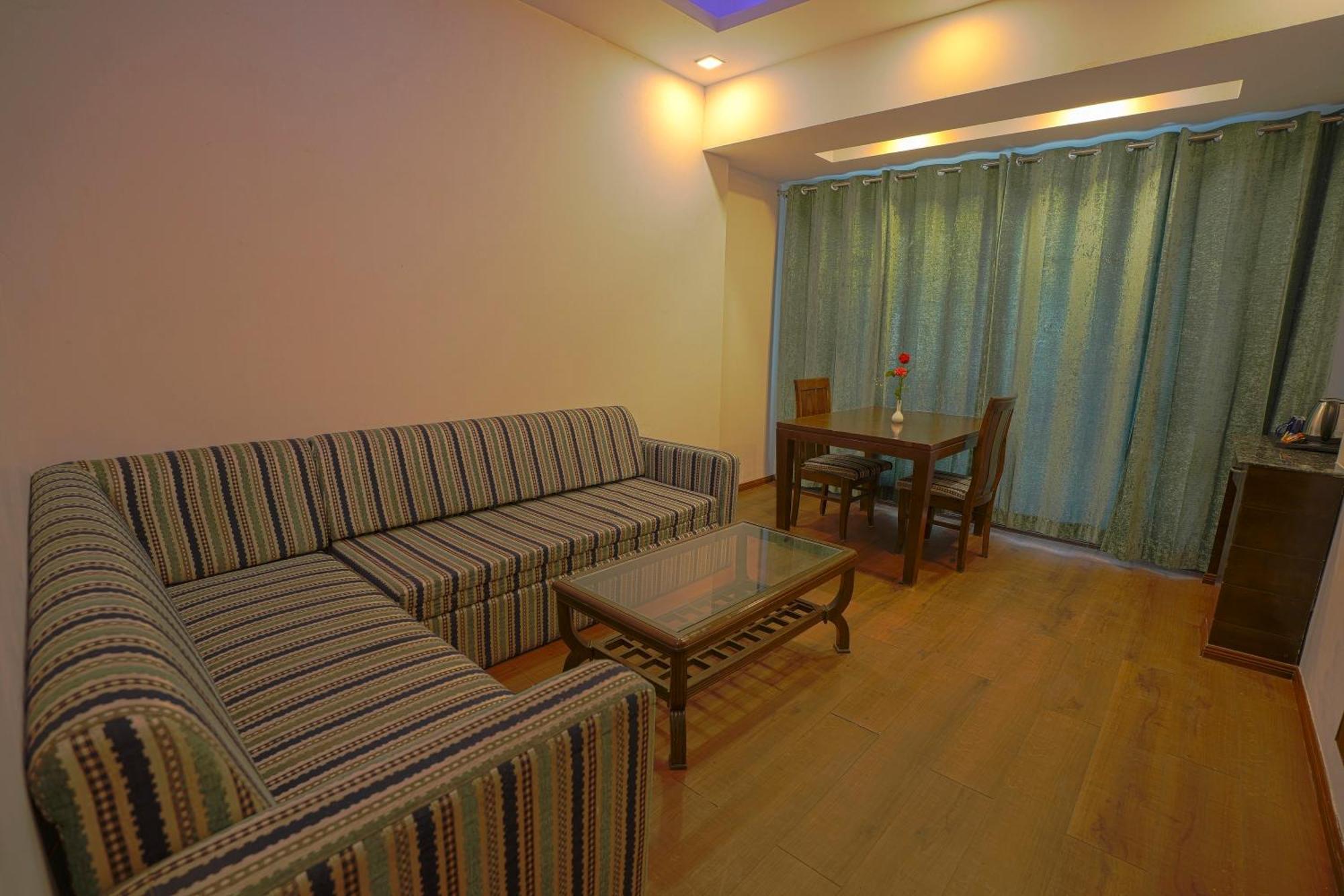 Hotel Q Saina S K Regency Rishīkesh Exterior foto
